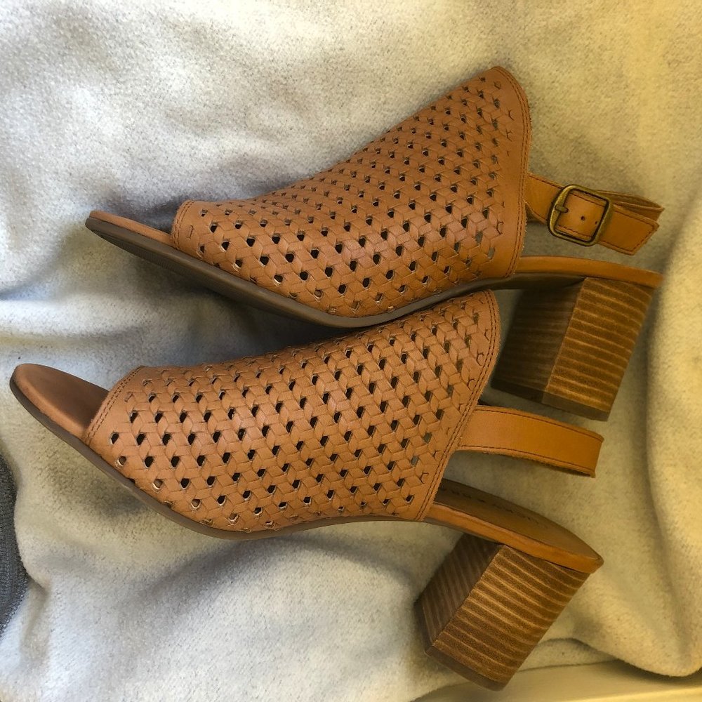 Lucky Brand Block Heel Leather Sandal - Tan W10